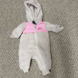 Nike Kids Pink and Cream Fleece Footie